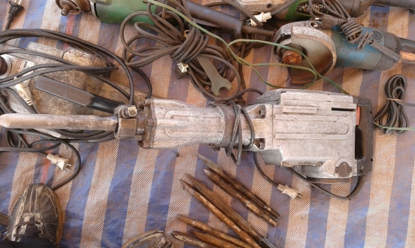 ตัวสกัดคอนกรีตมากีตาตัวใหญ่