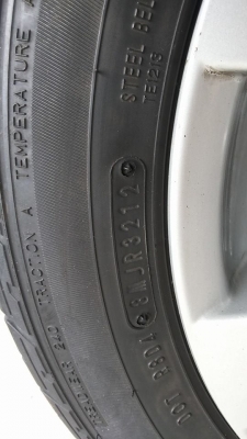 ล้อมาสด้า2 ขอบ15 สวยๆ ยางสวย 185 55 15 ล้อมาสด้า2 ขอบ15 สวยๆ ยางสวย 185 55 15