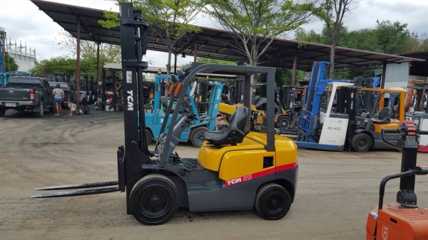 รถยก TCM FD25T3  น้ำหนักยก 2.5 ตัน เสาสูง 4 เมตร เครื่องดีเซล เกียร์ออโต้