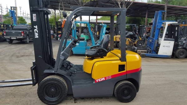 รถยก TCM FD25T3  น้ำหนักยก 2.5 ตัน เสาสูง 4 เมตร เครื่องดีเซล เกียร์ออโต้