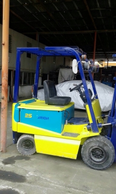 รถยกไฟฟ้า KOMATSU FB25EX5 น้ำหนักยก 2.5 ตัน เสาสูง 3 เมตรเข้าตู้