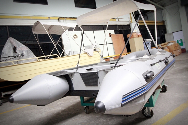 ขายเรือยางท้องลมพื้อนอลูมิเนียม 360 พร้อมร่มครับ ใหม่ไม่เคยลงน้ำ