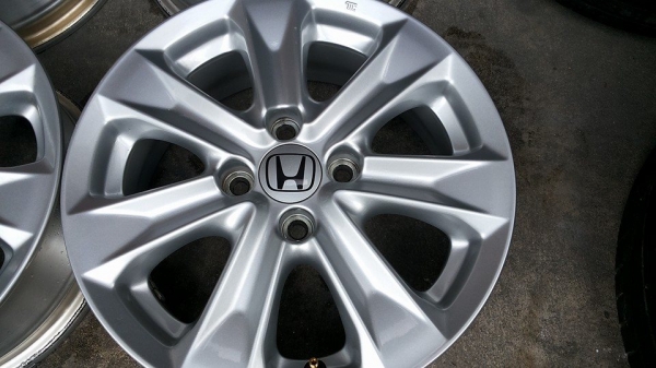 แม็ก jazz hybrid ขอบ15 สวยๆ เลย