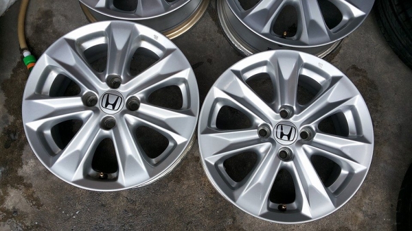 แม็ก jazz hybrid ขอบ15 สวยๆ เลย