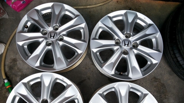 แม็ก jazz hybrid ขอบ15 สวยๆ เลย