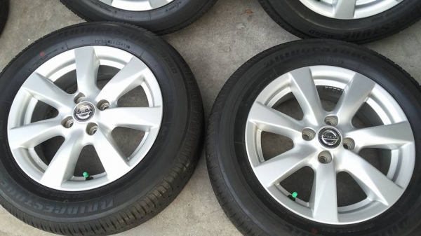 แม็ก Nissan Amela ขอบ15 ยางบริสโตน 185 65 15 ปี13 แม็ก Nissan Amela ขอบ15 ยางบริสโตน 185 65 15 ปี13