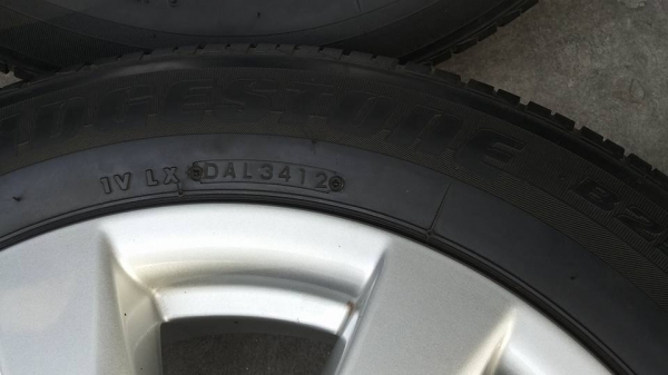 แม็ก Nissan Amela ขอบ15 ยางบริสโตน 185 65 15 ปี13 แม็ก Nissan Amela ขอบ15 ยางบริสโตน 185 65 15 ปี13