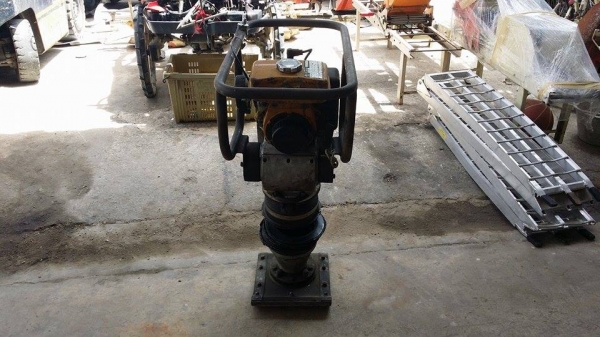 เครื่องตบดิน ROBIN รุ่น EC08B เก่าญี่ปุ่น สภาพดีพร้อมใช้งาน สามารถใช้ตบหรืออัดเนื้อดินให้แน่น ช่วยประหยัดแรง