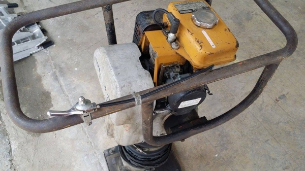 เครื่องตบดิน ROBIN รุ่น EC08B เก่าญี่ปุ่น สภาพดีพร้อมใช้งาน สามารถใช้ตบหรืออัดเนื้อดินให้แน่น ช่วยประหยัดแรง