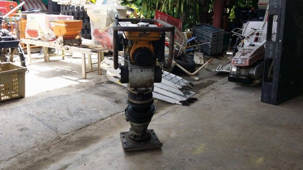 เครื่องตบดิน ROBIN รุ่น EC08B เก่าญี่ปุ่น สภาพดีพร้อมใช้งาน สามารถใช้ตบหรืออัดเนื้อดินให้แน่น ช่วยประหยัดแรง