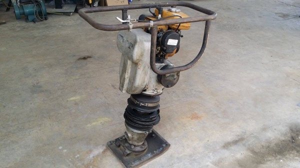 เครื่องตบดิน ROBIN รุ่น EC08B เก่าญี่ปุ่น สภาพดีพร้อมใช้งาน สามารถใช้ตบหรืออัดเนื้อดินให้แน่น ช่วยประหยัดแรง