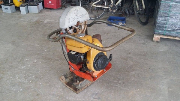 เครื่องตบดิน ROBIN รุ่น EC10  เก่าญี่ปุ่น สภาพดีพร้อมใช้งาน สามารถใช้ตบหรืออัดเนื้อดินให้แน่น ช่วยประหยัดแรง