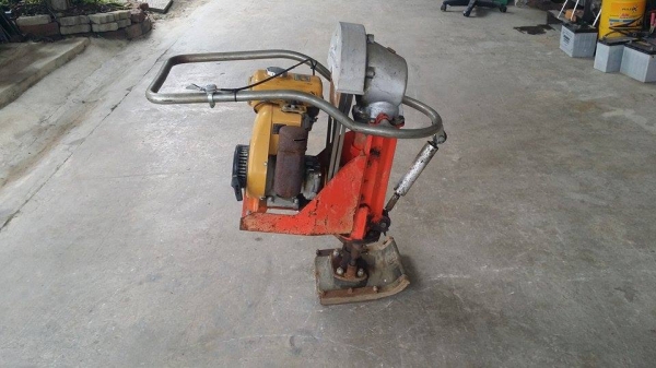 เครื่องตบดิน ROBIN รุ่น EC10  เก่าญี่ปุ่น สภาพดีพร้อมใช้งาน สามารถใช้ตบหรืออัดเนื้อดินให้แน่น ช่วยประหยัดแรง