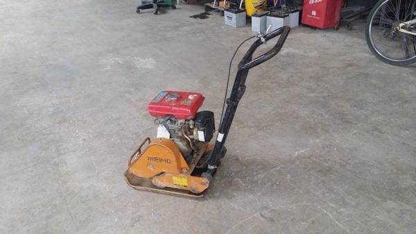 เครื่องตบดิน ROBIN รุ่น EY15  เก่าญี่ปุ่น สภาพดีพร้อมใช้งาน สามารถใช้ตบหรืออัดเนื้อดินให้แน่น ช่วยประหยัดแรงและเวลาในการอัดหน้าดิน  ไม่เคยใช้งานในไทย