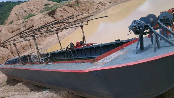 ขายเรือดูดทรายท้องแบน 830000 บาท