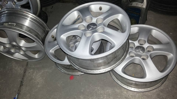 ล้อแม็ก มิตซูไทรทัน ขอบ15 5รู114 สภาพสวยๆ ยังดูใหม่