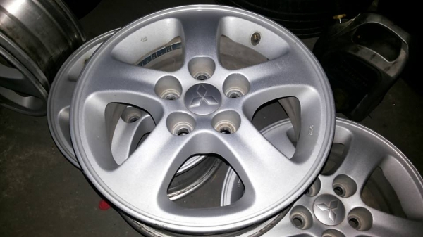 ล้อแม็ก มิตซูไทรทัน ขอบ15 5รู114 สภาพสวยๆ ยังดูใหม่