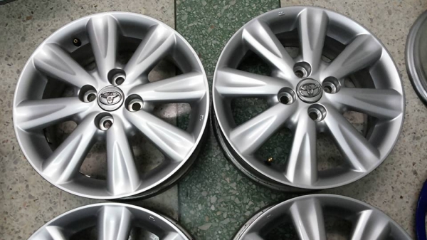 ล้อถอดป้ายแดง Toyota Yaris GT ขอบ 15 4รู100 ล้อถอดป้ายแดง Toyota Yaris GT ขอบ 15 4รู100