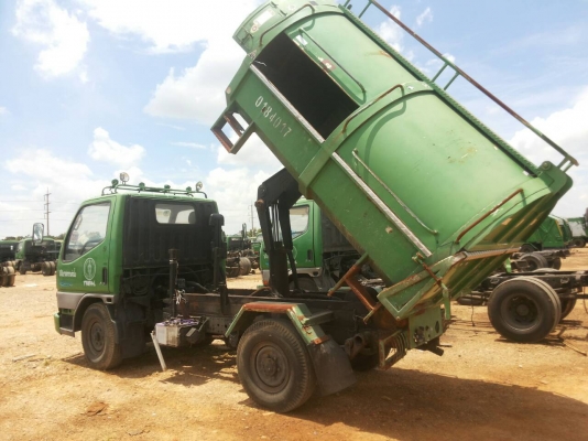 รถบรรทุก 4 ล้อใหญ่ MITSUBISHI ปี 50  พร้อมถังและชุดดั๊มพ์ ราคา 285,000 บ.