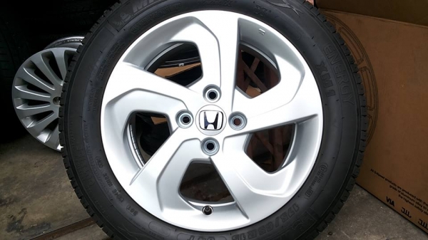 ล้อถอดป้ายแดง Honda City2015 ขอบ15  ยาง michelin xm1 175 65 15 ใหม่ๆปี2015