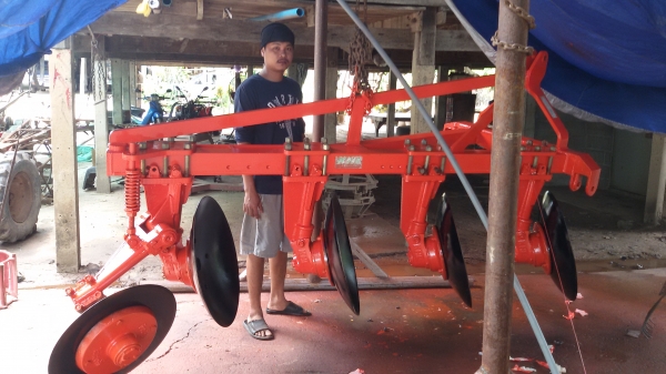 ขายผานบุกเบิกไทเฮงหลีไบ24นิ้วใส่คูโบต้าM90ขึ้นไป หรือจะใส่กับรถไถฟอร์ด6640ก็ได้ครับผาน4 ราคา38500บาท สนใจโทร0813655997อำพร พาเจริญ