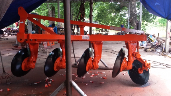 ขายผานบุกเบิกไทเฮงหลีไบ24นิ้วใส่คูโบต้าM90ขึ้นไป หรือจะใส่กับรถไถฟอร์ด6640ก็ได้ครับผาน4 ราคา38500บาท สนใจโทร0813655997อำพร พาเจริญ