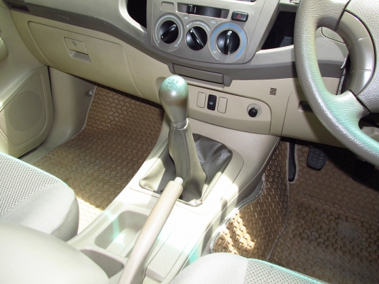 TOYOTA HILUX VIGO 4DR 2.5 MT ปี 2005 TOYOTA HILUX VIGO 4DR 2.5 MT ปี 2005