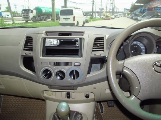 TOYOTA HILUX VIGO 4DR 2.5 MT ปี 2005 TOYOTA HILUX VIGO 4DR 2.5 MT ปี 2005