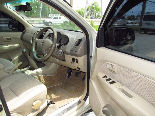 TOYOTA HILUX VIGO 4DR 2.5 MT ปี 2005 TOYOTA HILUX VIGO 4DR 2.5 MT ปี 2005