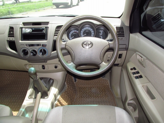 TOYOTA HILUX VIGO 4DR 2.5 MT ปี 2005 TOYOTA HILUX VIGO 4DR 2.5 MT ปี 2005