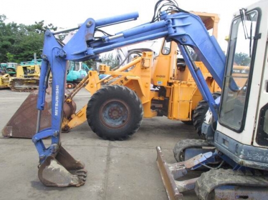 ขายรถขุด MITSUBISHI  MM3O SR  มีเอกสารอินวอย โทร นิวส์ 083-4953407