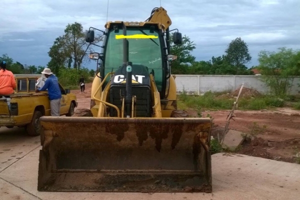 ขายรถตักหน้า-ขุดหลัง ขับเคลื่อน 4 ล้อ สภาพดี 90\% ใช้งานได้ พร้อมเล่มทะเบียน