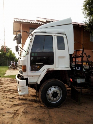 ขายหัวรถบรรทุก isuzu rocky  พร้อม  มวก สปรอยเลอร์ และ บังโครหลังเดิม  ตามภาพ ต่อรองได้