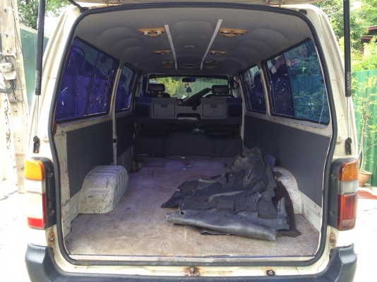 รถตู้หลังคาเตี้ย เดิมๆ เครืองดีเซล พวงมาลัยเพาเวอร์ ไม่แพง