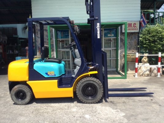 +++ ขายโฟล์คลิฟท์  KOMATSU FD25-14  ขนาด  2.5  ตัน  เครื่องยนต์ดีเซล  เสา  5  เมตร  เกียร์ธรรมดา  งา 1,070  มม.  ยางตัน
