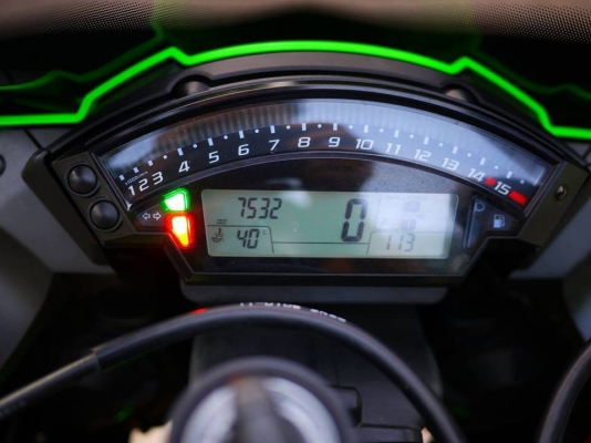 ขาย Kawasaki Zx10 ปี 2014 สภาพนางฟ้า พร้อมทะเบียนแท้ รถสวยมาก