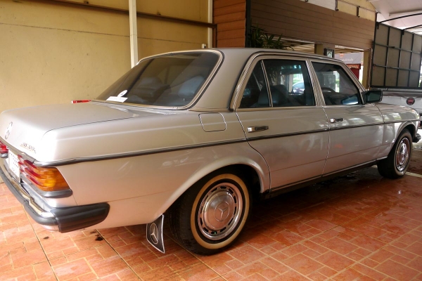 ขาย Benz 300D ดีเซล ออโต้ ขับดีมาก ขาย Benz 300D ดีเซล ออโต้ ขับดีมาก