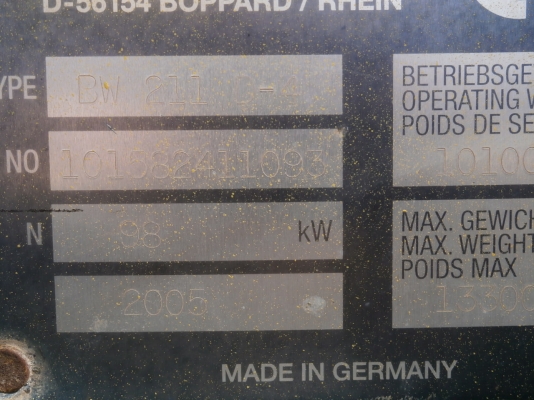 BW211D  #101582411093  ปี 2005 รถบด หน้าเหล็ก หลังยาง พื้นเรียบ