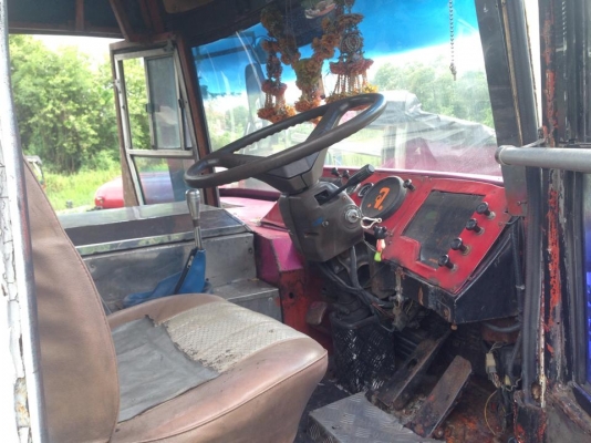 ขายรถบัส12 เมตร เครื่องนิสสันเทอร์โบ 270 แรง พัดลมแซสซีเบ็นช์54ที่นั่ง ทะเบียนขาดปี56 ต่อใหม่ได้เลยครับ ขายถูก 175000 บาท เครื่องดีแซสซีสวยครับมาลองขับดูก่อนครับ