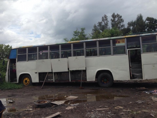 ขายรถบัส12 เมตร เครื่องนิสสันเทอร์โบ 270 แรง พัดลมแซสซีเบ็นช์54ที่นั่ง ทะเบียนขาดปี56 ต่อใหม่ได้เลยครับ ขายถูก 175000 บาท เครื่องดีแซสซีสวยครับมาลองขับดูก่อนครับ