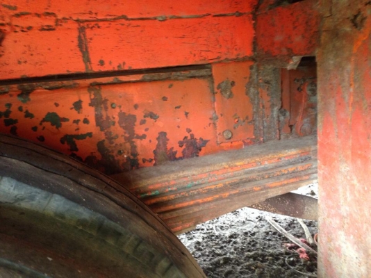 ขายรถบัส12 เมตร เครื่องนิสสันเทอร์โบ 270 แรง พัดลมแซสซีเบ็นช์54ที่นั่ง ทะเบียนขาดปี56 ต่อใหม่ได้เลยครับ ขายถูก 175000 บาท เครื่องดีแซสซีสวยครับมาลองขับดูก่อนครับ