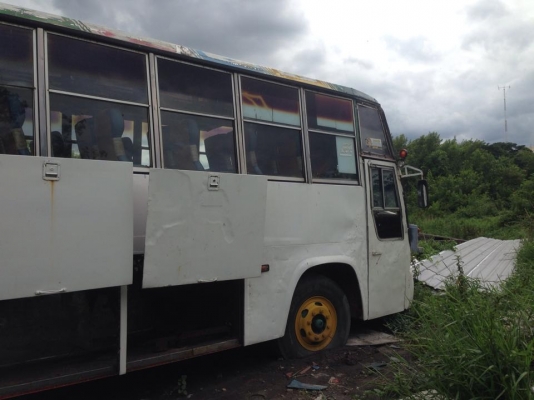 ขายรถบัส12 เมตร เครื่องนิสสันเทอร์โบ 270 แรง พัดลมแซสซีเบ็นช์54ที่นั่ง ทะเบียนขาดปี56 ต่อใหม่ได้เลยครับ ขายถูก 175000 บาท เครื่องดีแซสซีสวยครับมาลองขับดูก่อนครับ