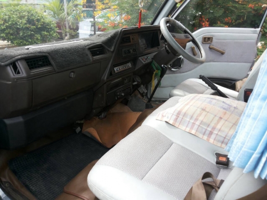 ขายรถตู้nissan urvan 2700cc ดีเชล ภายใน เบาะสี สวยไม่ช้ำ