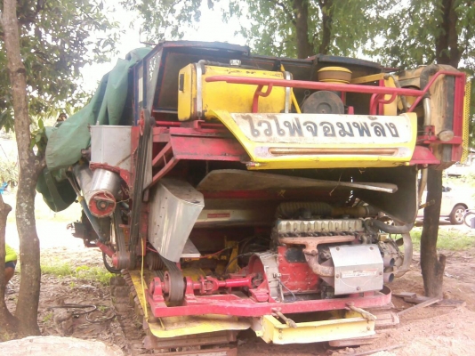 ขายรถเกี่ยวข้าวเกษตรพัฒนาแบบอุ่มสภาพพร้อมใช้เอกสารพร้อมสภาพ80\%สวยมาก