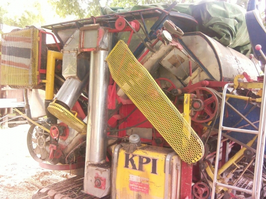 ขายรถเกี่ยวข้าวเกษตรพัฒนาแบบอุ่มสภาพพร้อมใช้เอกสารพร้อมสภาพ80\%สวยมาก