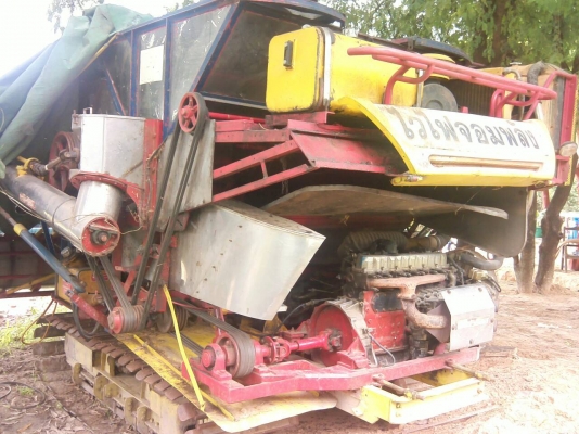 ขายรถเกี่ยวข้าวเกษตรพัฒนาแบบอุ่มสภาพพร้อมใช้เอกสารพร้อมสภาพ80\%สวยมาก