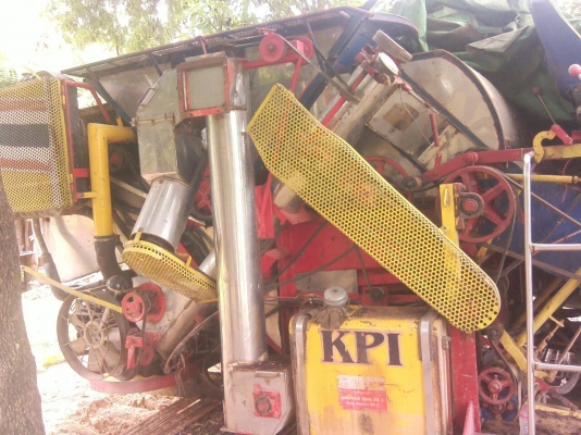 ขายรถเกี่ยวข้าวเกษตรพัฒนาแบบอุ่มสภาพพร้อมใช้เอกสารพร้อมสภาพ80\%สวยมาก