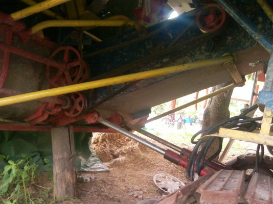 ขายรถเกี่ยวข้าวเกษตรพัฒนาแบบอุ่มสภาพพร้อมใช้เอกสารพร้อมสภาพ80\%สวยมาก