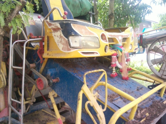 ขายรถเกี่ยวข้าวเกษตรพัฒนาแบบอุ่มสภาพพร้อมใช้เอกสารพร้อมสภาพ80\%สวยมาก