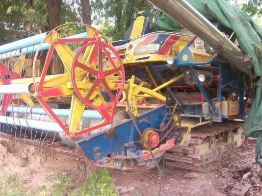 ขายรถเกี่ยวข้าวเกษตรพัฒนาแบบอุ่มสภาพพร้อมใช้เอกสารพร้อมสภาพ80\%สวยมาก